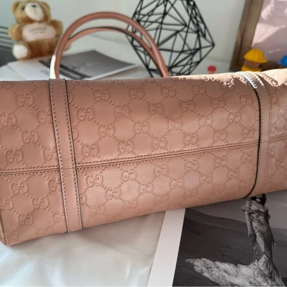 Gucci Pink Embossed GG Leather Tote - Picture 6 of 14